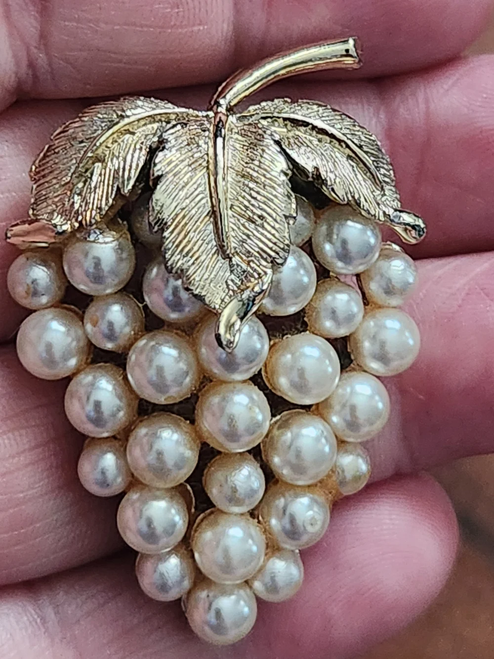 VTG Grape Cluster Faux Pearl Pin Brooch MCM Goldtone Fruit Strawberry